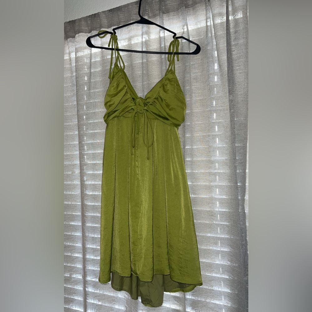 Lulu’s green dress